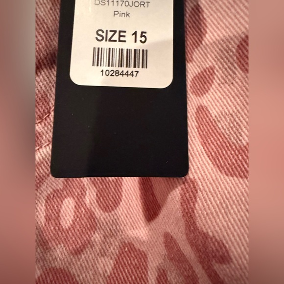 Leopard Print Pink Women's Shorts - Picture 3 of 3